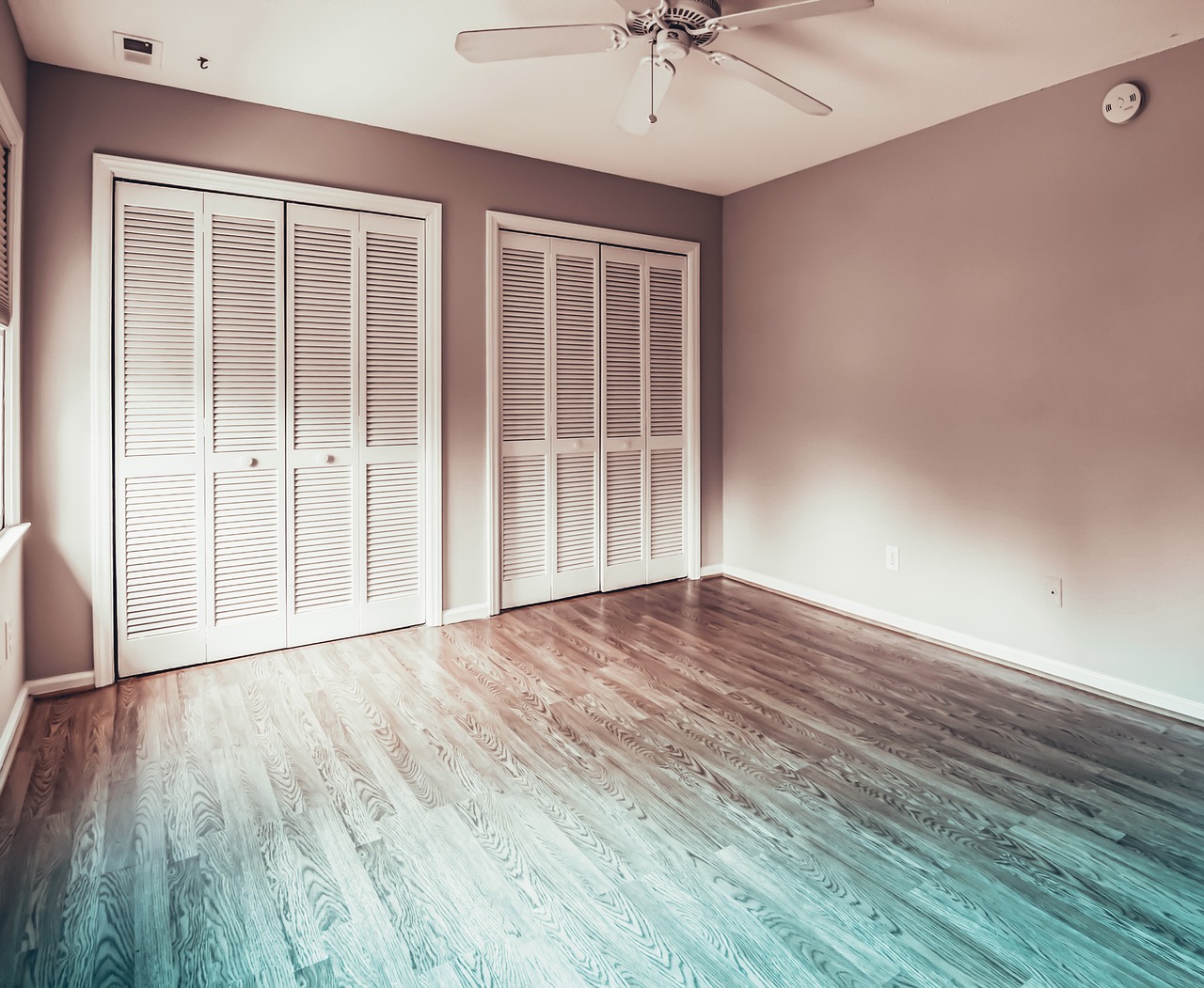 Nowoczesne technologie w instalacjach grzewczych: jak efektywnie przygotować powierzchnię pod systemy ogrzewania podłogowego